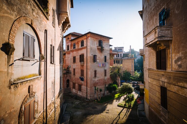 Se você está pensando em adquirir uma casa na bela Itália, está no lugar certo para entender o que precisa ser feito